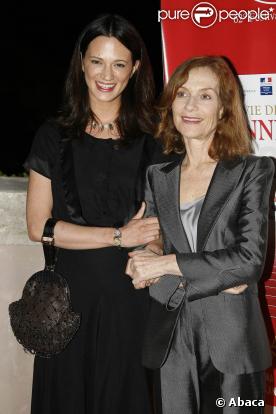 Isabelle Huppert et Asia Argento, lors du dîner de gala en hommahe à Isabelle Huppert, au Palazzo Farnese, à l'ambassade français de Rome, le 3 juin 2009 !