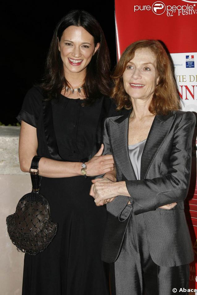 Isabelle Huppert et Asia Argento, lors du dîner de gala en hommahe à Isabelle Huppert, au Palazzo Farnese, à l'ambassade français de Rome, le 3 juin 2009 !
