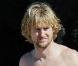 Owen Wilson devrait penser à acheter un parasol et une bonne crème solaire. Ou tour simplement à... enfiler un t-shirt ! 
