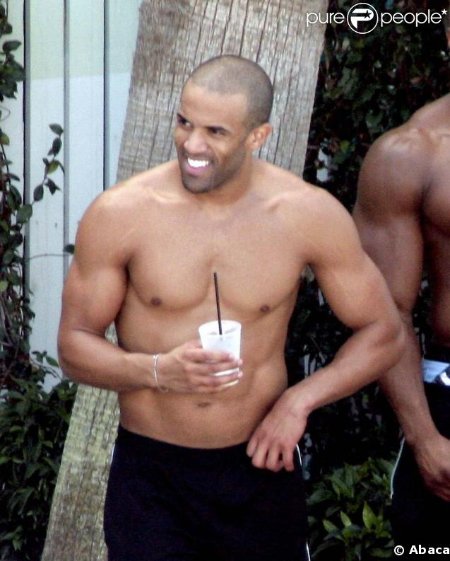 Craig David, un vrai beau gosse comme on les aime ! Musclé, souriant, le chanteur ne voudrait pas partager son verre avec nous ? 