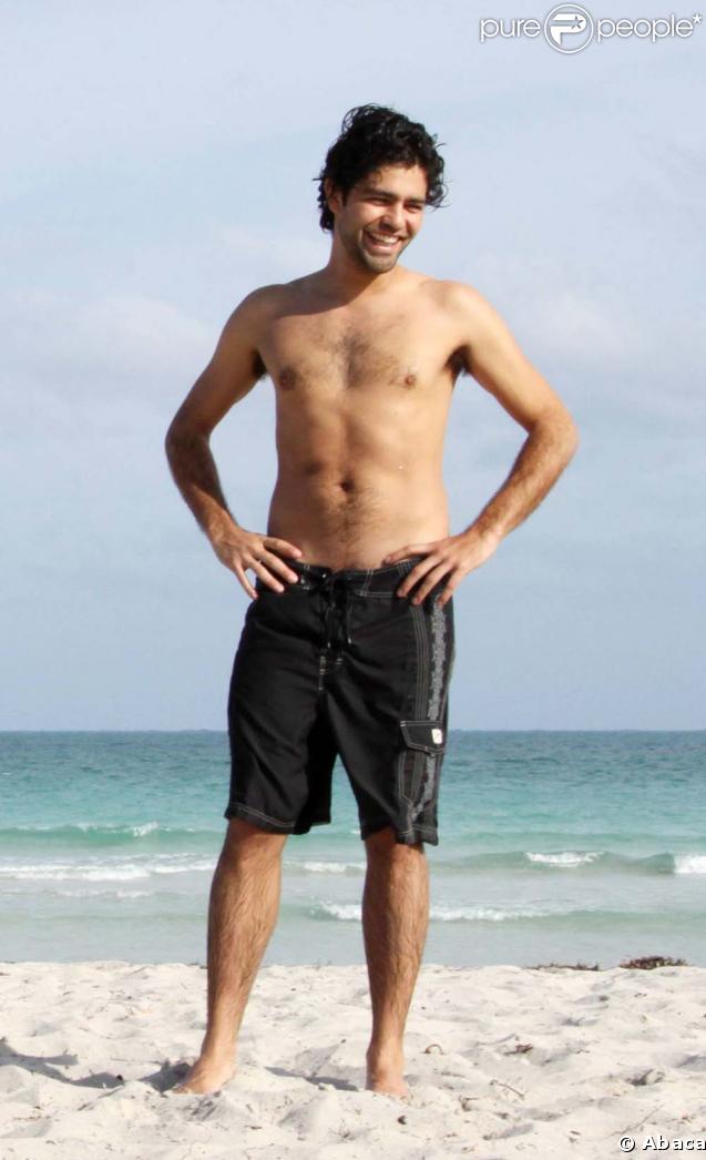 Adrian Grenier n'a pas besoin de jouer au play-boy pour faire des ravages. Ni trop maigre, ni trop gros, l'acteur d'Entourage peut avoir toutes les filles à ses pieds. 