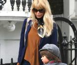 Claudia Schiffer accompagne son fils Casper à l'école