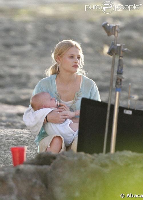 Emilie de Ravin sur le tournage de Lost en novembre 2005 