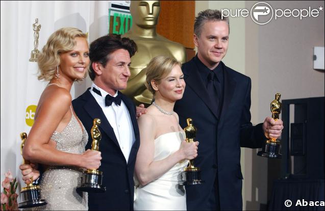Les Oscarisés le 29 février 2004 : Charlize Theron (Monster), Sean Penn (Mystic River), Renee Zellweger (Retour à Cold Mountain) et Tim Robbins (Mystic River) 