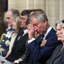 Le Prince Charles pris en flagrant délit d'ennui. Il s'est bien fait avoir par sa mère !