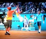 Un trublion est entré sur le court en plein match !