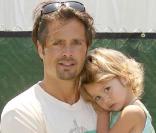 David Charvet et son adorable fille, lors du 20e Time for Heroes Carnival, pour la recherche contre le sida, à Los Angeles, le 7 juin 2009 !
