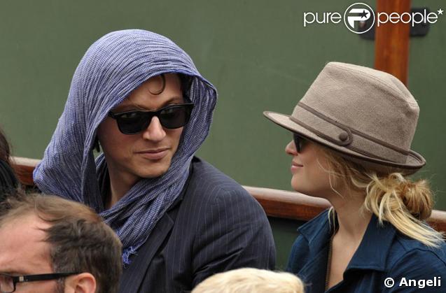Mélanie Thierry et Raphaël ont assisté à la victoire de Federer hier à Roland-GArros 