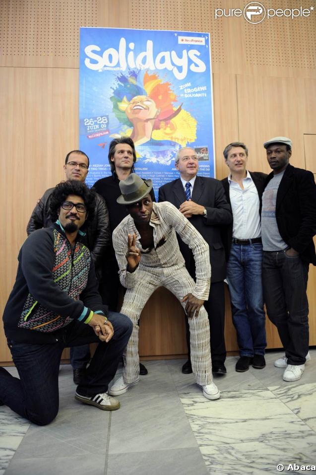 Luc Barruet, Yvan Le Bolloc'h, Jean-Paul Huchon, Antoine de Caunes, MC Solaar, Sébastien Folin et Keziah Jones, lors de la conférence de presse pour Solidays