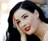 Dita Von Teese très... hot ! 