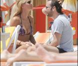 La belle Michelle Hunziker, lors de vacances à Varigotti, en Italie, le 21 juin 2009 ! 