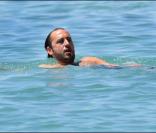 La belle Michelle Hunziker, lors de vacances à Varigotti, en Italie, le 21 juin 2009 ! 
