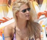 La belle Michelle Hunziker, lors de vacances à Varigotti, en Italie, le 21 juin 2009 ! 