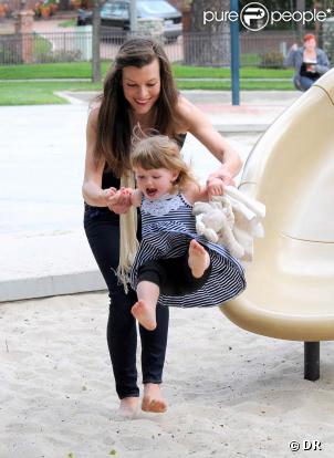 Milla Jovovich, son compagnon Paul et leur petite Ever. 22/06/09