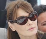 Les lunettes oversize pour Carla Bruni : une pointe de 