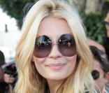 Les lunettes oversize pour Mischa Barton...mais où sont ses beaux yeux ? 