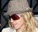 Passer à côté d'une tendance ? Impensable pour Madonna : lunettes oversize sur le nez, la Madone a tout capté !