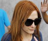 Pour Ashlee Simpson, rien ne vaut des lunettes oversize pour protéger son joli minois. 