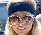 Les lunettes oversize pour Nicole Richie : elle ne passe jamais inaperçue... son look fait mouche ! 