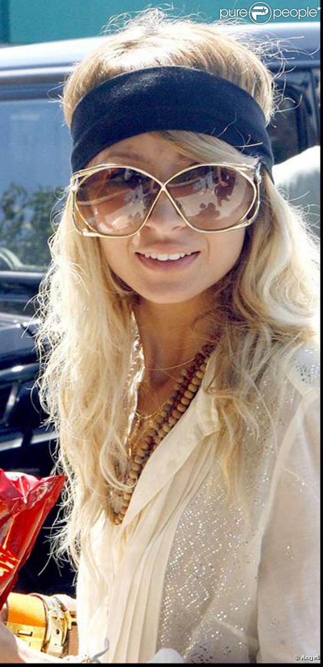 Les lunettes oversize pour Nicole Richie : elle ne passe jamais inaperçue... son look fait mouche ! 