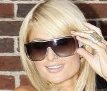 Paris sera toujours Paris : bling-bling mais... tendance avec ses lunettes oversize ! 