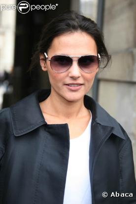 Virginie Ledoyen a choisi les lunettes aviateurs et cela lui va bien !