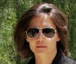 Katie Holmes n'a pas l'air contente. Pourtant, elle devrait : elle a tout bon avec ses lunettes aviateurs ! 