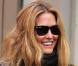 Bar Refaeli : même ses lunettes Wayfarer n'arrivent pas à cacher son radieux sourire !
