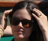 Rachel Bilson a tout faux avec son bracelet, mais tout bon avec ses Wayfarer, les lunettes incontournables de la saison