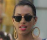 Solange Knowles n'a rien à envier à sa soeur Beyoncé, côté mode : ses Wayfarer sur le nez, elle est 