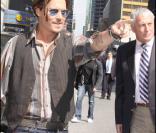 Johnny Depp s'apprête à venir sur le plateau de David Letterman à New York (25 juin 2009)
