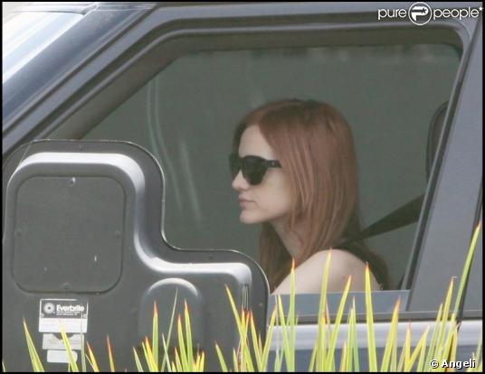 Ashlee Simpson fait un rapide passage au McDrive.