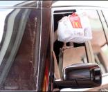 Ashlee Simpson fait un rapide passage au McDrive.