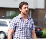 Gerard Butler donne la réplique à Jennifer Aniston.