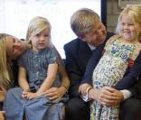 Maxima des Pays-Bas et son époux ont accompagné leurs filles à l'école aujourd'hui 