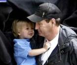  Britney Spears, ses enfants, Sean Preston et Jayden James ainsi que son boyfriend Jason Trawick se promènent dans Hyde Park à Londres le 13 juin 2009 