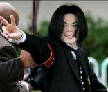 Michael Jackson à la sortie de son ranch de Neverland en 2005
