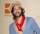 Adrien Brody lors du défilé Boss Orange de la maison Hugo Boss à Berlin le 2 juillet 2009