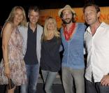 Claus-Dietrich Lahrs, sa femme, Sienna Miller, Adrien Brody et Thomas Kretschmann lors du défilé Boss Orange de la maison Hugo Boss à Berlin le 2 juillet 2009