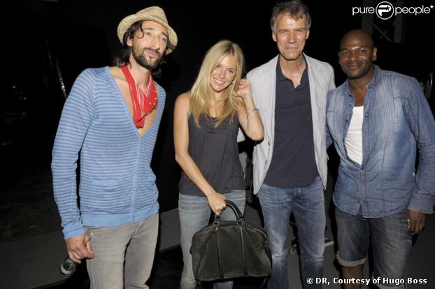 Adrien Brody, Sienna Miller, Claus-Dietrich Lahrs et Eyan Allen lors du défilé Boss Orange de la maison Hugo Boss à Berlin le 2 juillet 2009