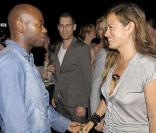 Eyan Allen et Jade Jagger et lors du défilé Boss Orange de la maison Hugo Boss à Berlin le 2 juillet 2009