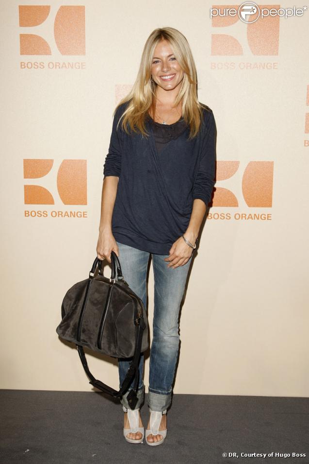 Sienna Miller lors du défilé Boss Orange de la maison Hugo Boss à Berlin le 2 juillet 2009