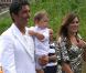 Gianluigi Buffon, radieux au mariage de sa soeur... avec sa sublime compagne enceinte et leur mignon petit garçon !