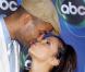 Eva Longoria et Tony Parker en 2005 lors de l'une de leur première sortie en amoureux. Et hop, un bisou ! 