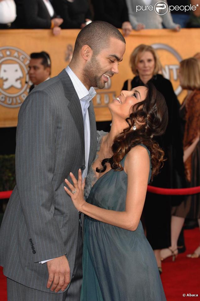 Eva Longoria et Tony Parker, encore sur un tapis rouge et encore collés-serrés ! En 2007 lors des SAG Awards. 