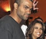 Eva Longoria et Tony Parker en vacances en Espagne en juin 2009. Un couple normal qui assiste aux nombreux spectacles de rues et qui participent avec plaisir ! 