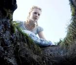 Mia Wasikowska est Alice, dans Alice in Wonderland, de Tim Burton ! 