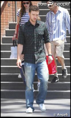 Justin Timberlake en compagnie de son père à Los Angeles, le 8 juillet 2009