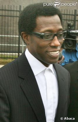 Wesley Snipes 'jovial' à la sortie du tribunal qui le juge pour évasion fiscale