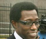 Wesley Snipes 'jovial' à la sortie du tribunal qui le juge pour évasion fiscale